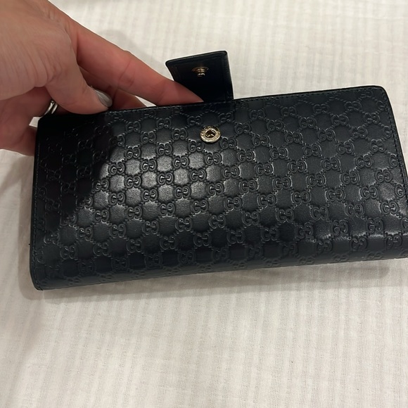 Authentic Like New Black Gucci Embossed Black Leather Wallet - Picture 8 of 8